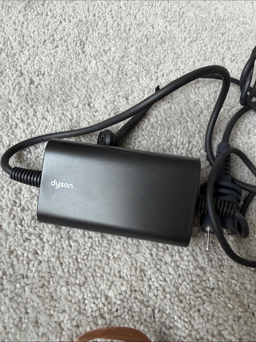 Dyson Coralle Hair Straightener Flat Iron in Black and Fuchsia Charger & Stand - Picture 4 of 7